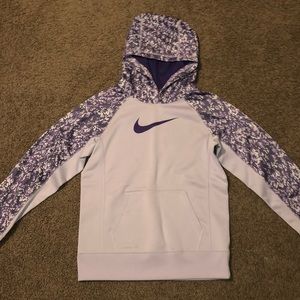 nike therma-fit sweatshirt.